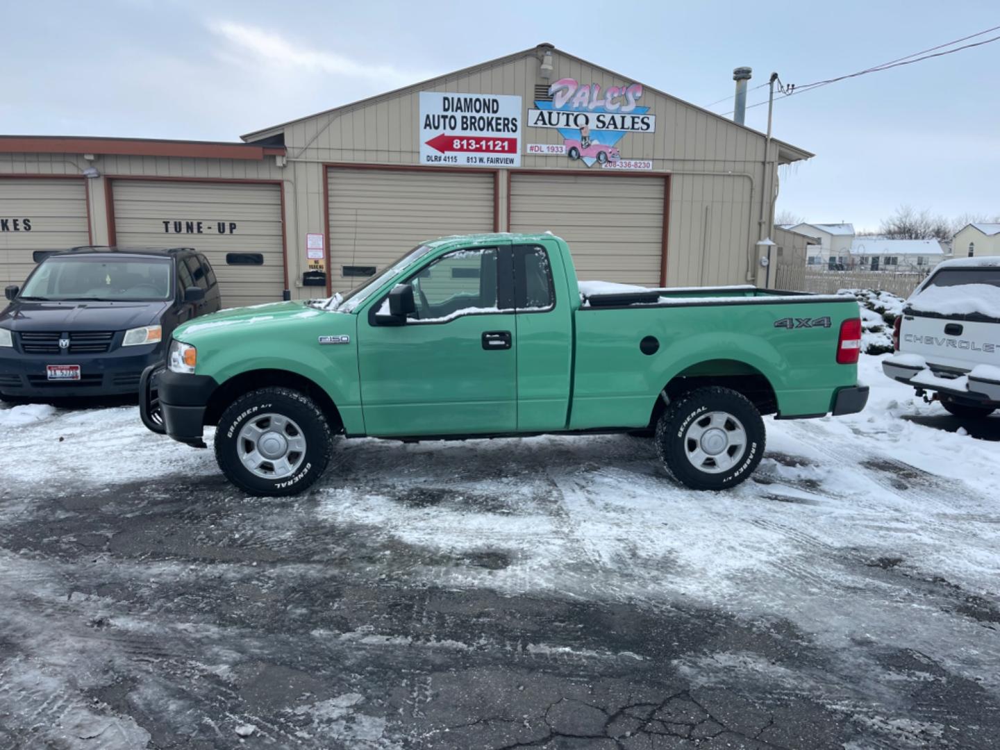 2008 Forest Service Green /Grey Ford F-150 STX 4WD (1FTRF14W48K) with an 4.6L V8 SOHC 16V engine, 4-Speed Automatic Overdrive transmission, located at 813 E Fairview Ave, Meridian , ID, 83642, (208) 336-8230, 43.618851, -116.384010 - Photo#0